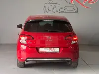 Usado Citroën C4 114 CV (83 kW) 2015 Granate Berlina