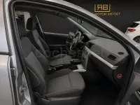 Usado Opel Astra Enjoy 115 CV (84 kW) 2008 Gris / plata Berlina