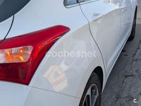 Usado Hyundai i30 90 CV (66 kW) 2015 Blanco Berlina