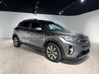 Usado Kia Stonic 100 CV (73 kW) 2025 Gris / plata SUV