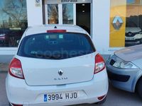 Usado Renault Clio IV 75 CV (55 kW) 2012 Blanco Berlina