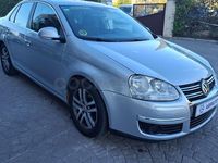 Usado VW Jetta Advance 105 CV (77 kW) 2007 Gris / plata Berlina