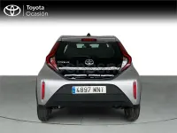 Usado Toyota Aygo X Play 72 CV (52 kW) 2024 Gris / plata SUV