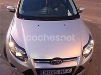Usado Ford Focus Trend 95 CV (69 kW) 2011 Naranja Berlina