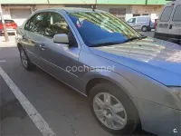 Usado Ford Mondeo Ghia 130 CV (95 kW) 2004 Azul Berlina