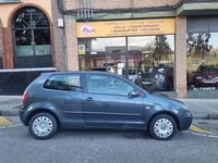 Usado VW Polo Highline 75 CV (55 kW) 2002 Gris / plata Berlina