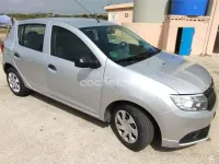 Usado Dacia Sandero Ambiance 73 CV (53 kW) 2017 Gris / plata Berlina