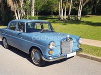 Usado Mercedes E200 75 CV (55 kW) 1985 Azul Familiar