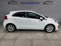 Käytetty Kia Rio 84 HP (61 kW) 2016 Valkoinen Viistoperä