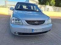 Usado Kia Carens LX 140 CV (102 kW) 2006 Gris / plata Monovolumen