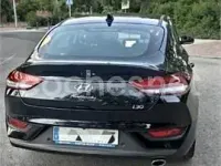 Usado Hyundai i30 120 CV (88 kW) 2018 Negro Berlina