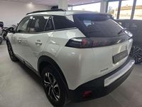 Usado Peugeot 2008 Active 102 CV (75 kW) 2023 Blanco SUV