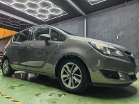 Usado Opel Meriva Selective 110 CV (80 kW) 2016 Gris / plata Monovolumen