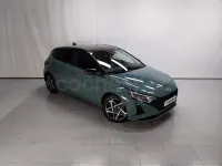 Nuevo Hyundai i20 Blackline 90 CV (66 kW) 2026 Verde Utilitario