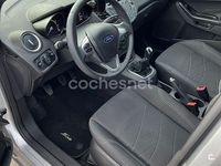 Usado Ford Fiesta Trend 82 CV (60 kW) 2014 Gris / plata Berlina