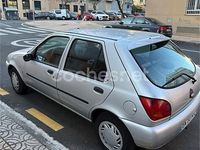 Usado Ford Fiesta Studio 75 CV (55 kW) 1998 Gris / plata Utilitario