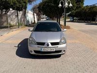 Usado Renault Clio II Expression 85 CV (62 kW) 2005 Gris / plata Berlina
