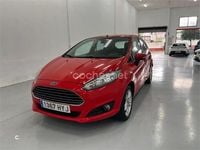 Usado Ford Fiesta Trend 82 CV (60 kW) 2014 Rojo Utilitario