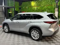 Usado Toyota Highlander Luxury 246 CV (180 kW) 2022 Gris / plata SUV