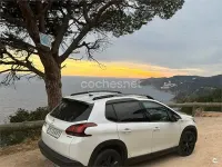 Usado Peugeot 2008 Signature Sky 130 CV (95 kW) 2019 Blanco SUV