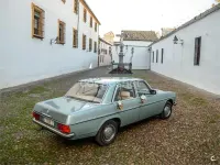 Usado Mercedes 200 75 CV (55 kW) 1982 Verde Berlina
