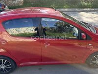 Usado Toyota Aygo Live 68 CV (50 kW) 2010 Rojo Utilitario