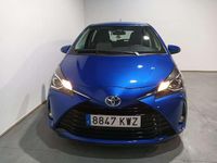Usado Toyota Yaris Hybrid Active 99 CV (72 kW) 2019 Azul Utilitario