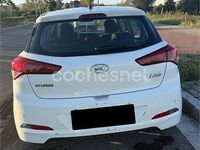 Käytetty Hyundai i20 90 HP (66 kW) 2017 Valkoinen Sedan