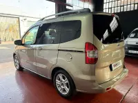 Usado Ford Tourneo Courier Trend 100 CV (73 kW) 2017 Beige Monovolumen