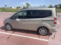 Usado Ford Tourneo Courier Titanium 100 CV (73 kW) 2015 Beige Monovolumen