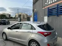 Usado Hyundai i30 110 CV (80 kW) 2013 Gris / plata Berlina