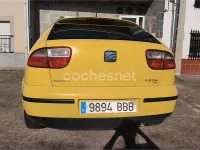 Usado Seat Leon 110 CV (80 kW) 2000 Amarillo Utilitario
