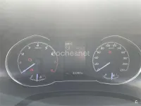 Usado Toyota Yaris Active 111 CV (81 kW) 2017 Rojo Berlina