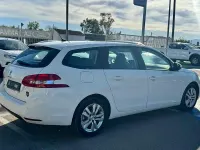 Usado Peugeot 308 SW Active 120 CV (88 kW) 2018 Blanco Familiar