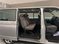 Usado VW Caravelle Comfortline 140 CV (102 kW) 2010 Gris / plata Van