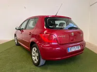 Usado Peugeot 307 110 CV (80 kW) 2007 Granate Berlina
