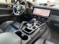 Usado Porsche Cayenne Platinum Edition 462 CV (339 kW) 2021 Gris / plata SUV