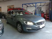 Usado Volvo V60 Momentum 120 CV (88 kW) 2018 Gris / plata Familiar