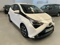 Usado Toyota Aygo X-play 72 CV (52 kW) 2019 Blanco Utilitario