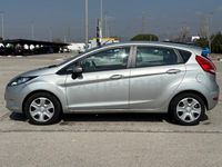 Usado Ford Fiesta Trend 82 CV (60 kW) 2010 Gris / plata Utilitario