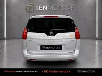 Usado Peugeot 5008 Style 120 CV (88 kW) 2016 Gris / plata Monovolumen