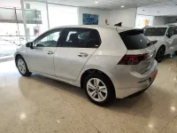 Usado VW Golf VIII Life 110 CV (80 kW) 2024 Gris / plata Berlina