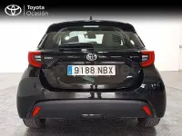 Usado Toyota Yaris Hybrid Active 116 CV (85 kW) 2025 Negro Berlina