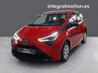 Usado Toyota Aygo X-play 72 CV (52 kW) 2022 Rojo Utilitario