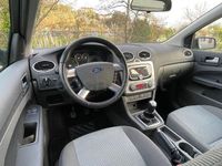 Usado Ford Focus Trend 115 CV (84 kW) 2007 Gris / plata Berlina