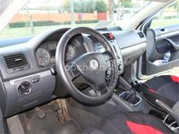 Usado VW Jetta Trendline 105 CV (77 kW) 2006 Gris / plata Berlina