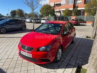 Usado Seat Ibiza Reference 75 CV (55 kW) 2017 Rojo Berlina