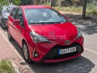 Usado Toyota Yaris Active 111 CV (81 kW) 2018 Rojo Berlina