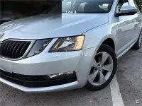 Usado Skoda Octavia 115 CV (84 kW) 2019 Gris / plata Berlina