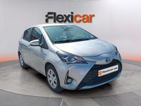 Usado Toyota Yaris Hybrid Active 100 CV (73 kW) 2019 Gris Berlina